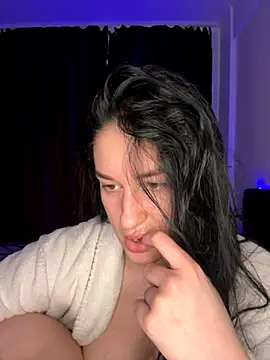 Snapshot of moniqque chatting on October 12, 2025, 12:04 pm moniqque online show from October 12, 2025, 12:04 pm