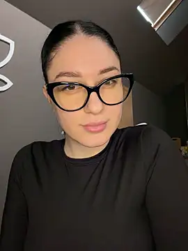 Snapshot of moniqque chatting on November 12, 2025, 6:58 am moniqque online show from November 12, 2025, 6:58 am