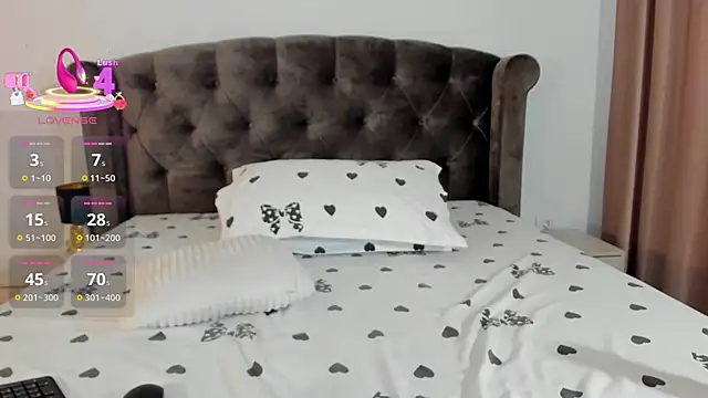 Kailynn Moenn online show from September 20, 2025, 2:29 pm