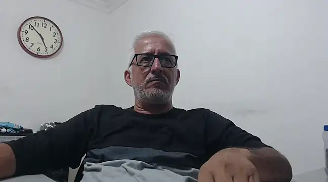 cenizo10124 online show from December 18, 2024, 9:51 pm