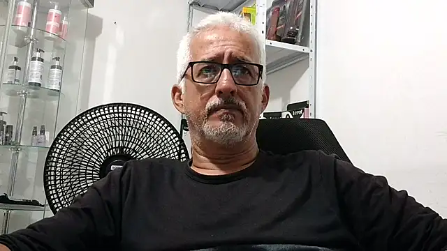 cenizo10124 online show from November 7, 2025, 2:55 am