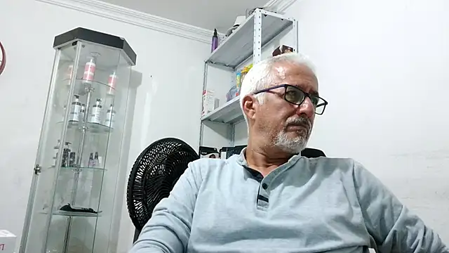 cenizo10124 online show from November 14, 2025, 1:04 am