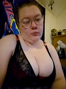 Snapshot of Sexycurvyemilyy chatting on December 5, 2024, 2:11 pm Sexycurvyemilyy online show from December 5, 2024, 2:11 pm