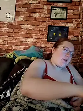 Snapshot of Sexycurvyemilyy chatting on December 21, 2024, 10:40 pm Sexycurvyemilyy online show from December 21, 2024, 10:40 pm