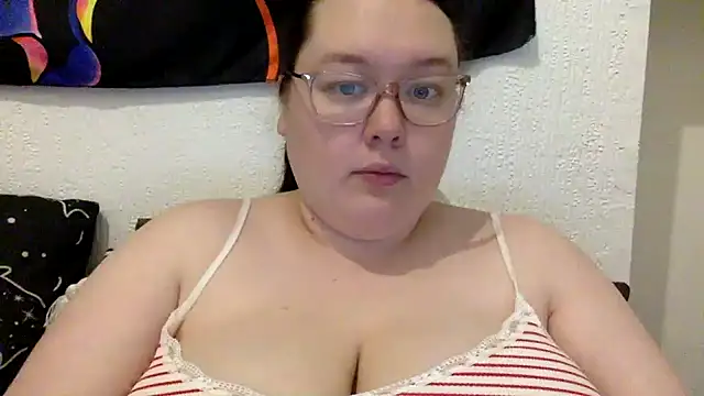 Snapshot of Sexycurvyemilyy chatting on February 6, 2026, 8:45 pm Sexycurvyemilyy online show from February 6, 2026, 8:45 pm