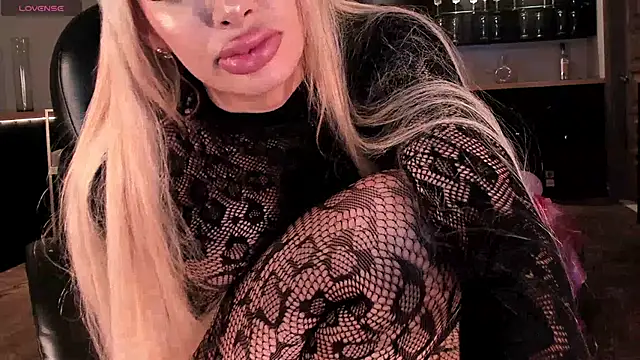 Snapshot of SophiePalmer chatting on February 14, 2025, 5:03 pm SophiePalmer online show from February 14, 2025, 5:03 pm