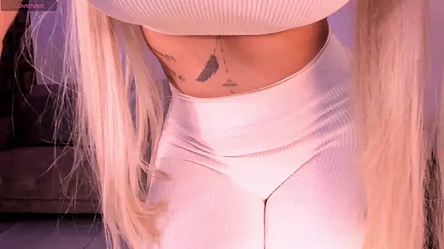 Snapshot of SophiePalmer chatting on March 9, 2025, 1:48 pm SophiePalmer online show from March 9, 2025, 1:48 pm