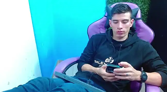 DEIBY BABY online show from December 15, 2024, 2:52 am