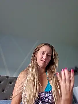 SkyelarSommer online show from October 3, 2025, 2:14 pm