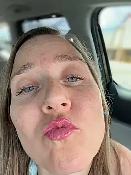 SkyelarSommer online show from April 23, 2026, 2:52 pm