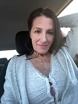 DominiqueX0 online show from February 4, 2026, 9:31 pm