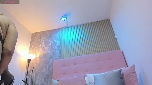 Snapshot of victoria__milf_ chatting on December 3, 2025, 8:07 pm victoria milf online show from December 3, 2025, 8:07 pm