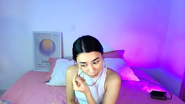 AmyOlimpo online show from April 17, 2026, 12:02 am