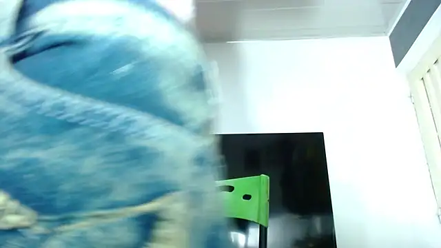 Tamarahryan online show from November 14, 2025, 2:27 pm