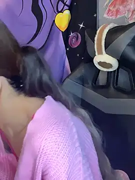 LaPetitechienne1 online show from December 22, 2024, 1:33 pm