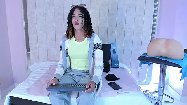 StefanyMiler online show from September 23, 2025, 7:50 pm