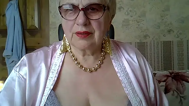Snapshot of SweetCherry27 chatting on May 6, 2026, 2:44 pm SweetCherry27 online show from May 6, 2026, 2:44 pm