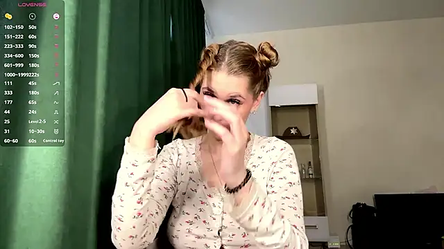 Snapshot of SofyBruno chatting on March 20, 2026, 4:17 am SofyBruno online show from March 20, 2026, 4:17 am