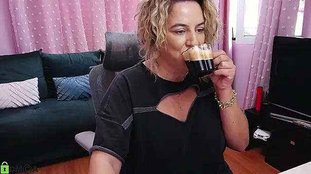 Snapshot of CarrieLoveX chatting on September 22, 2025, 5:20 am CarrieLoveX online show from September 22, 2025, 5:20 am