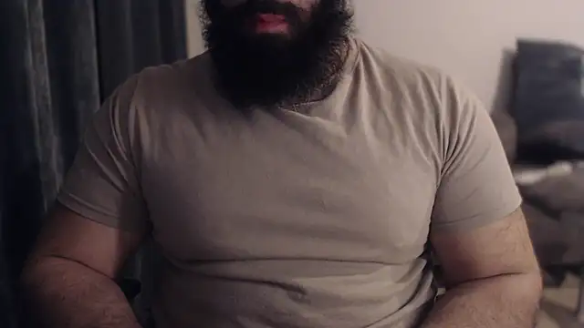 hugemachohandsome online show from April 8, 2026, 9:15 pm