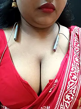 Snapshot of Sophiaboudi chatting on October 17, 2025, 5:59 pm Sophiaboudi online show from October 17, 2025, 5:59 pm