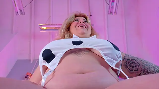 Miss Pawi online show from February 2, 2026, 9:24 pm