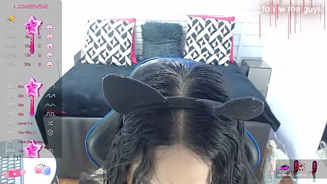 evelin zaens online show from February 2, 2025, 4:37 am