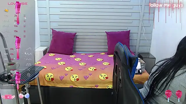 evelin zaens online show from February 4, 2025, 4:05 am