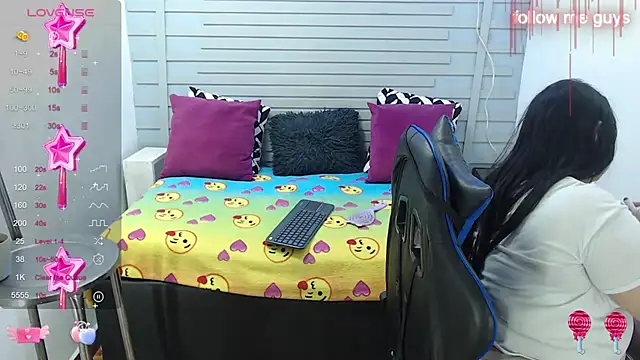 evelin zaens online show from February 7, 2025, 4:06 am