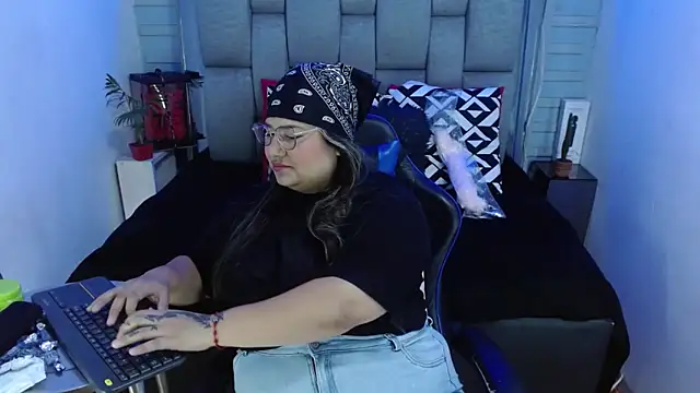 evelin zaens online show from November 10, 2025, 6:45 am