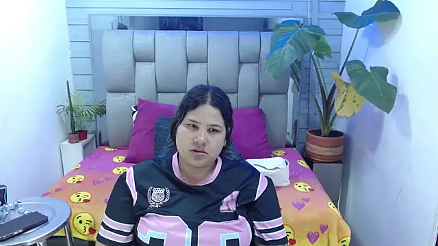 evelin zaens online show from April 14, 2026, 4:29 am