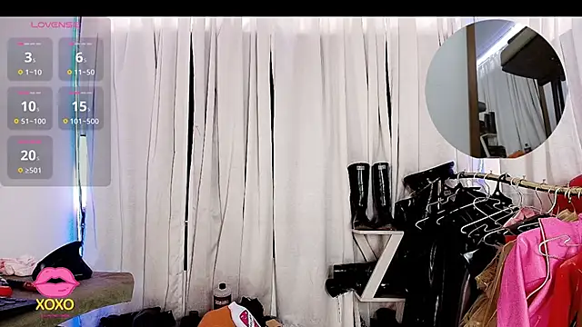 Snapshot of LatexDevil_Blondie chatting on April 23, 2026, 5:59 pm LatexDevil Blondie online show from April 23, 2026, 5:59 pm