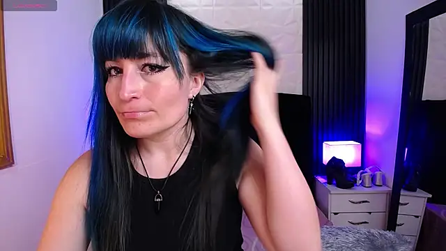 alicia moom online show from February 3, 2025, 6:49 pm