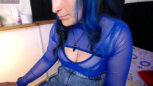 alicia moom online show from February 18, 2025, 7:52 pm