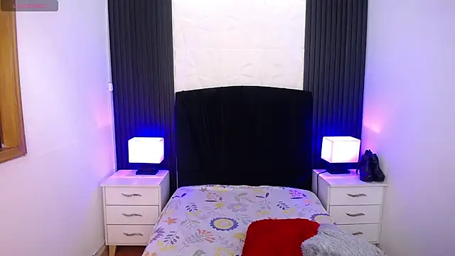 alicia moom online show from February 26, 2025, 6:54 pm