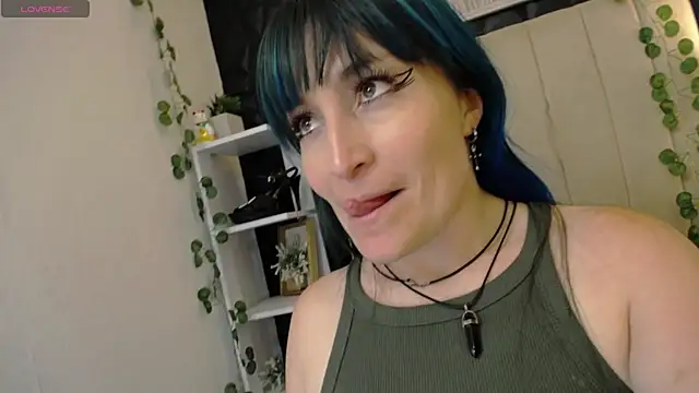 alicia moom online show from March 12, 2025, 10:39 pm