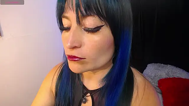 alicia moom online show from October 7, 2025, 6:49 pm