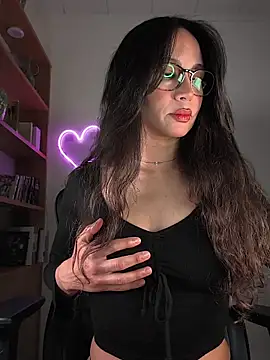 Snapshot of Naughty-Jessie chatting on May 4, 2026, 8:05 pm Naughty-Jessie online show from May 4, 2026, 8:05 pm