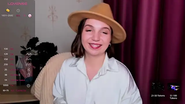 KindHazelHere  online show from February 12, 2025, 5:26 pm