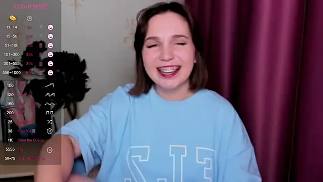 KindHazelHere  online show from February 13, 2025, 9:17 pm