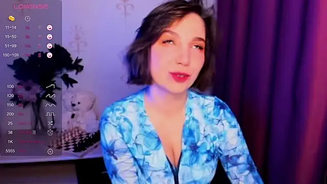 KindHazelHere  online show from November 5, 2025, 11:10 am