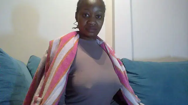 Snapshot of Hardnipples8 chatting on June 11, 2026, 12:32 am Hardnipples8 online show from June 11, 2026, 12:32 am