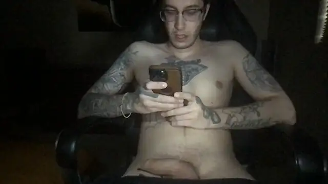 Snapshot of Bwcjoshbanks chatting on April 21, 2026, 11:29 pm Bwcjoshbanks online show from April 21, 2026, 11:29 pm