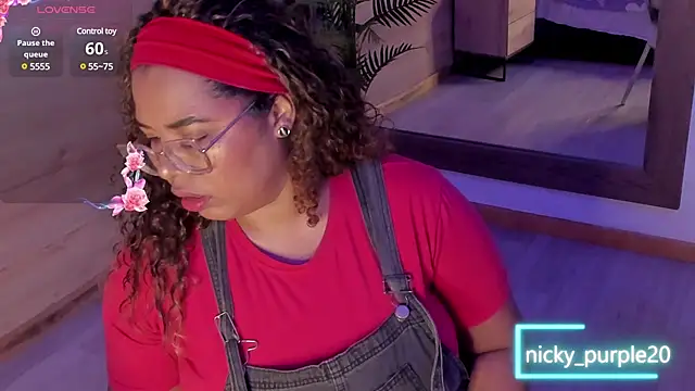  nickypurple  online show from January 31, 2025, 12:18 pm