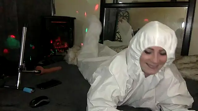TiffaneyLove online show from February 18, 2025, 5:42 am