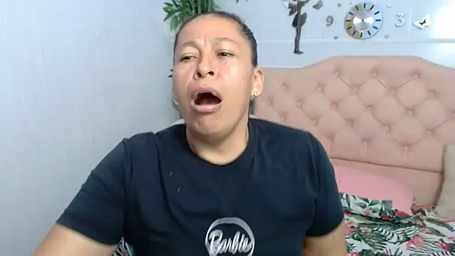 Snapshot of mature_martina chatting on September 24, 2025, 10:35 pm mature martina online show from September 24, 2025, 10:35 pm