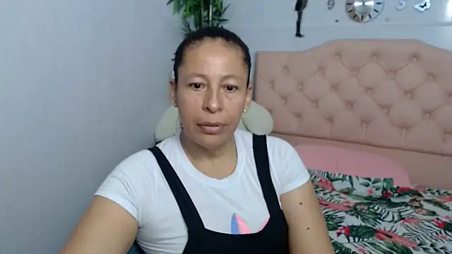 Snapshot of mature_martina chatting on September 25, 2025, 11:08 pm mature martina online show from September 25, 2025, 11:08 pm