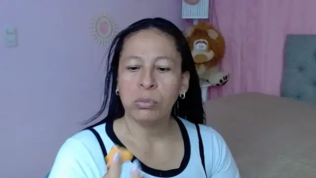 Snapshot of mature_martina chatting on October 13, 2025, 7:47 pm mature martina online show from October 13, 2025, 7:47 pm