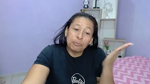 Snapshot of mature_martina chatting on October 24, 2025, 11:34 pm mature martina online show from October 24, 2025, 11:34 pm