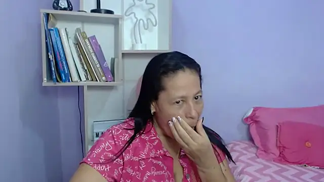 Snapshot of mature_martina chatting on October 27, 2025, 10:14 pm mature martina online show from October 27, 2025, 10:14 pm